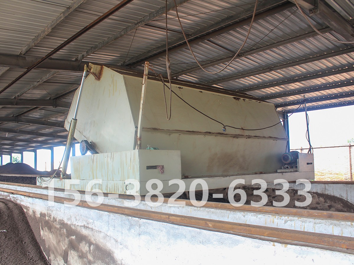 有機(jī)肥發(fā)酵翻拋造?，F(xiàn)場(chǎng)